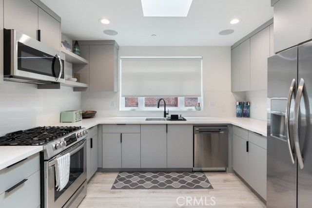 1035 N Serrano, Los Angeles, CA 90029