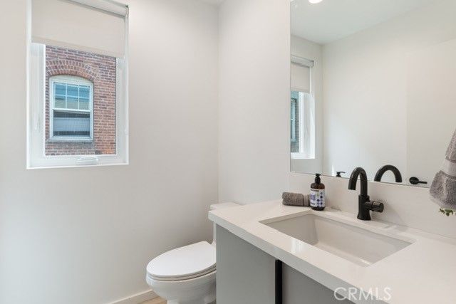 1035 N Serrano, Los Angeles, CA 90029