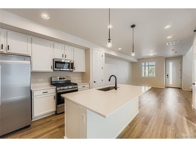 24374 E 42nd Ave, Aurora, CO 80019