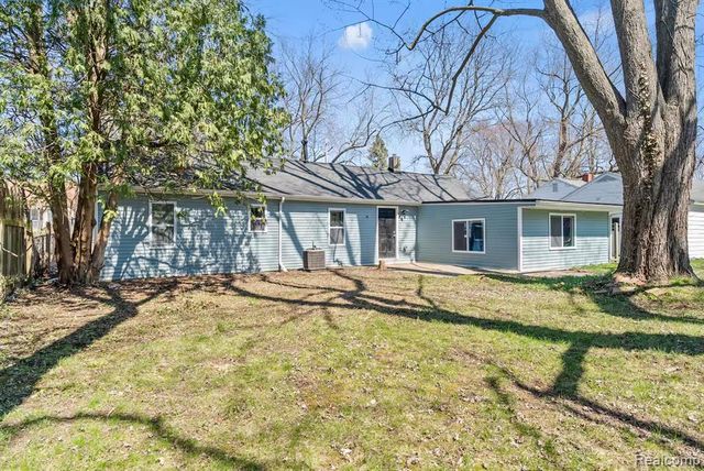 615 W Hodge Avenue, Lansing, MI 48910