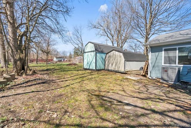 615 W Hodge Avenue, Lansing, MI 48910