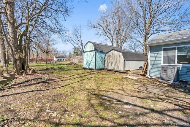 615 W Hodge Avenue, Lansing, MI 48910