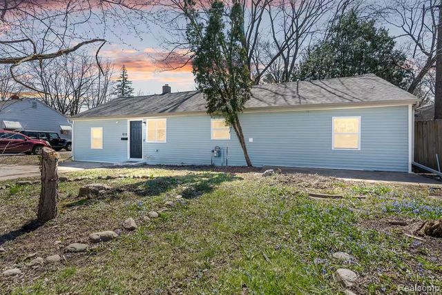 615 W Hodge Avenue, Lansing, MI 48910