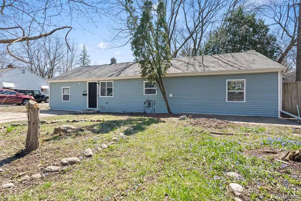 615 W Hodge Avenue, Lansing, MI 48910
