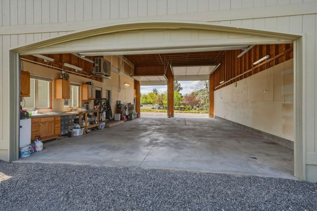 21283 Dove Lane, Bend, OR 97702