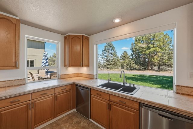 21283 Dove Lane, Bend, OR 97702