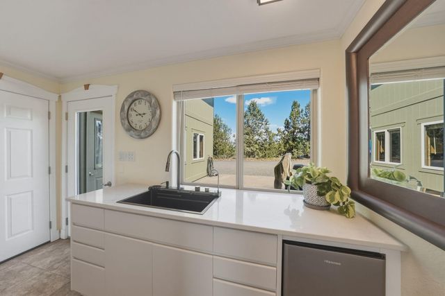 21283 Dove Lane, Bend, OR 97702