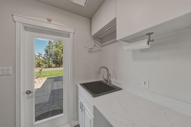 21283 Dove Lane, Bend, OR 97702