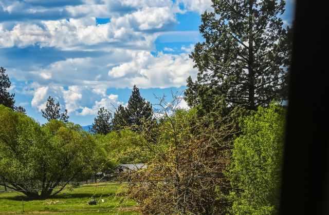 21283 Dove Lane, Bend, OR 97702