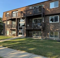 115 Boardwalk Street 2E, Elk Grove Village, IL 60007