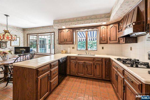 7 Arthur Court, Demarest, NJ 07627