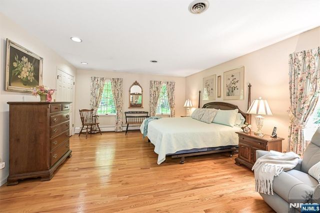 7 Arthur Court, Demarest, NJ 07627