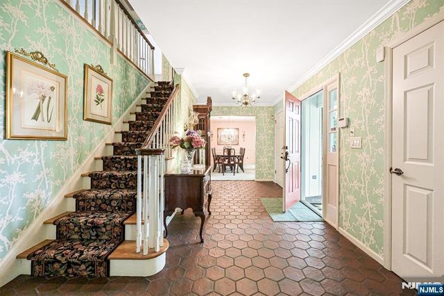 7 Arthur Court, Demarest, NJ 07627