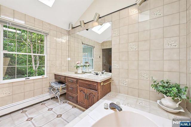7 Arthur Court, Demarest, NJ 07627
