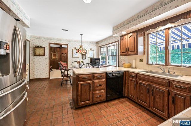 7 Arthur Court, Demarest, NJ 07627