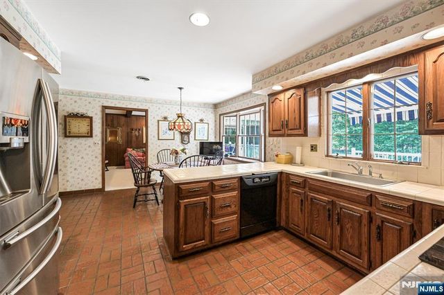 7 Arthur Court, Demarest, NJ 07627