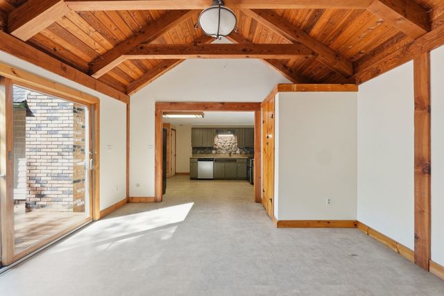 5 Old Farm Cir, Belchertown, MA 01007
