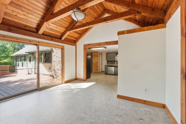 5 Old Farm Cir, Belchertown, MA 01007
