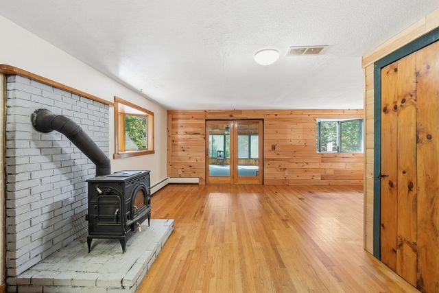 5 Old Farm Cir, Belchertown, MA 01007