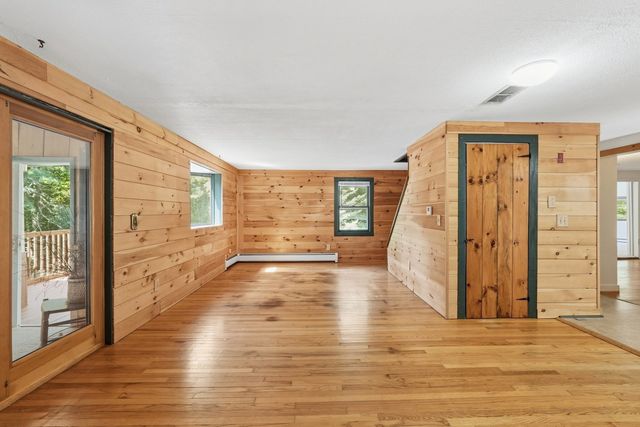 5 Old Farm Cir, Belchertown, MA 01007