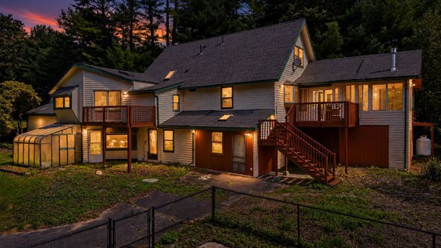 5 Old Farm Cir, Belchertown, MA 01007