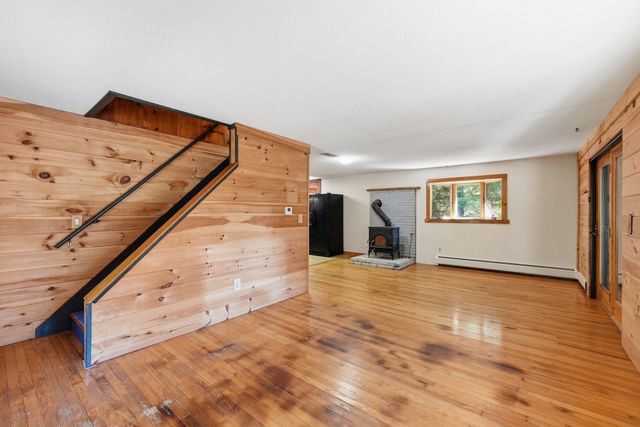 5 Old Farm Cir, Belchertown, MA 01007