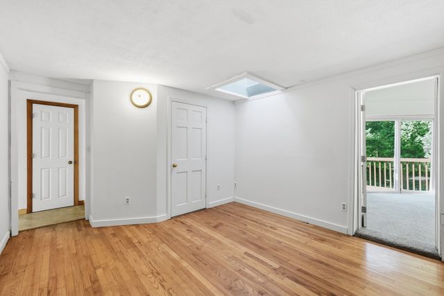 5 Old Farm Cir, Belchertown, MA 01007