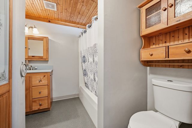 5 Old Farm Cir, Belchertown, MA 01007