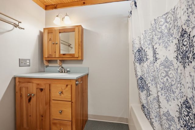 5 Old Farm Cir, Belchertown, MA 01007