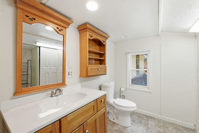 5 Old Farm Cir, Belchertown, MA 01007