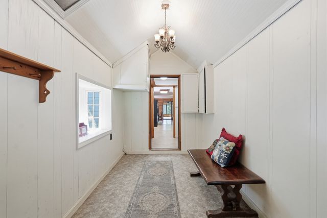 5 Old Farm Cir, Belchertown, MA 01007