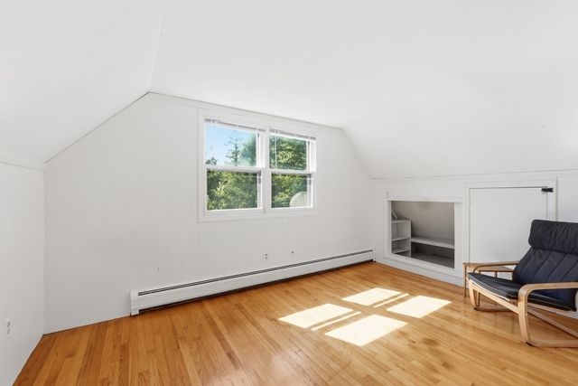 5 Old Farm Cir, Belchertown, MA 01007