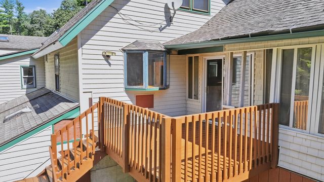 5 Old Farm Cir, Belchertown, MA 01007