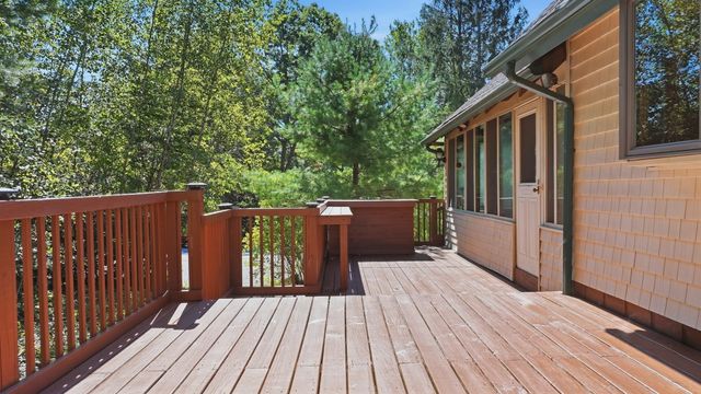 5 Old Farm Cir, Belchertown, MA 01007