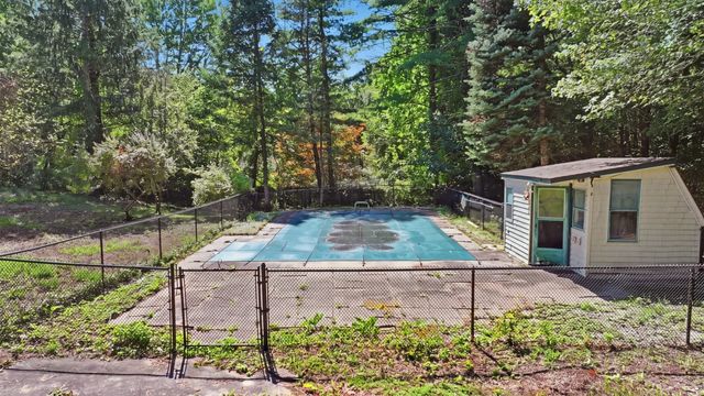 5 Old Farm Cir, Belchertown, MA 01007
