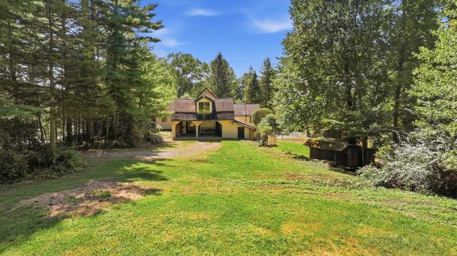5 Old Farm Cir, Belchertown, MA 01007