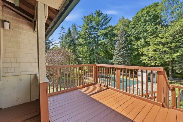 5 Old Farm Cir, Belchertown, MA 01007
