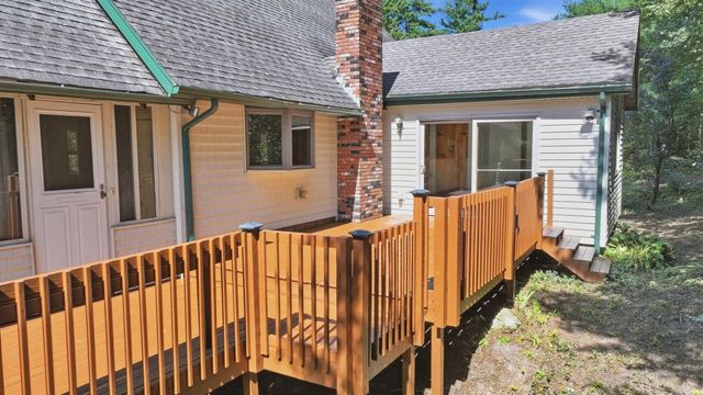 5 Old Farm Cir, Belchertown, MA 01007