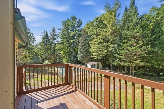 5 Old Farm Cir, Belchertown, MA 01007