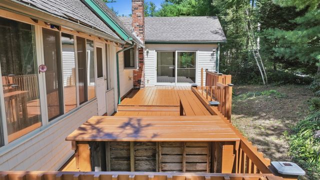 5 Old Farm Cir, Belchertown, MA 01007