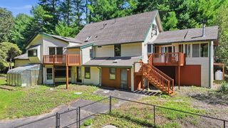 5 Old Farm Cir, Belchertown, MA 01007