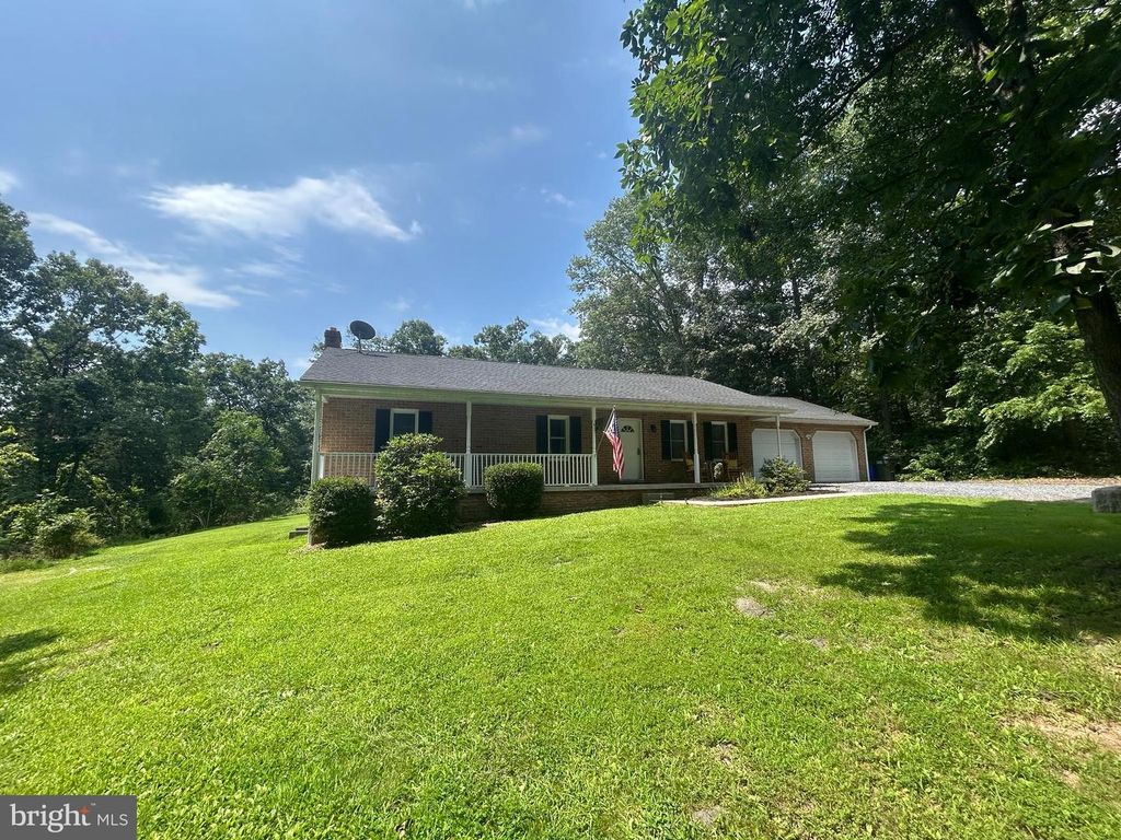 951 E CAMPING AREA RD, Wellsville, PA 17365