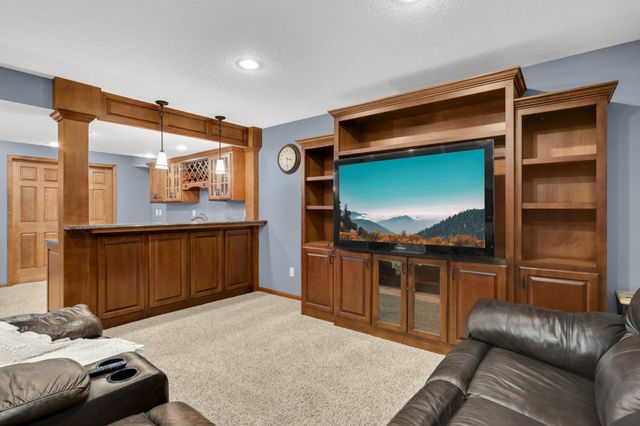 7373 Moonlight Lane, Eden Prairie, MN 55346