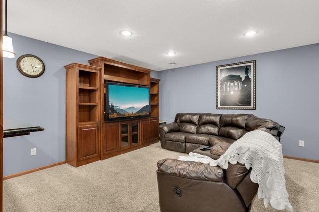 7373 Moonlight Lane, Eden Prairie, MN 55346