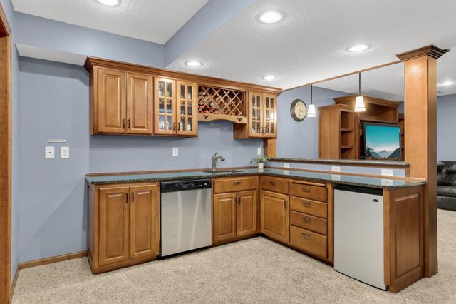 7373 Moonlight Lane, Eden Prairie, MN 55346