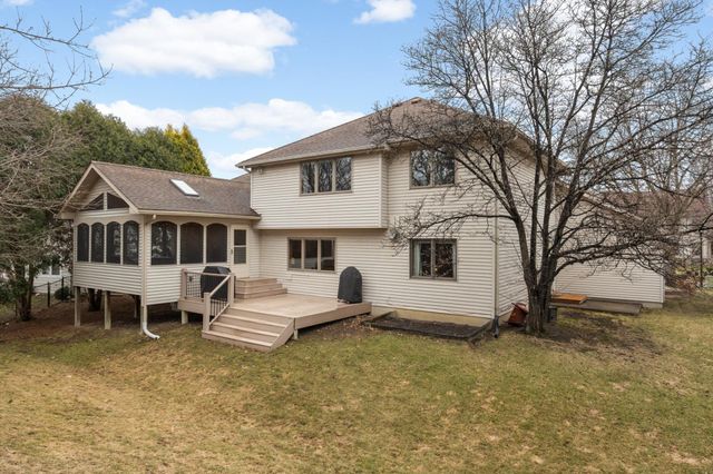 7373 Moonlight Lane, Eden Prairie, MN 55346