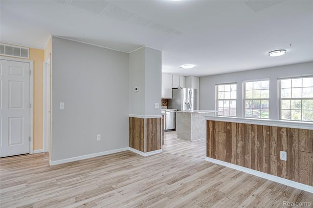454 Old Pine Way, Walled Lake, MI 48390