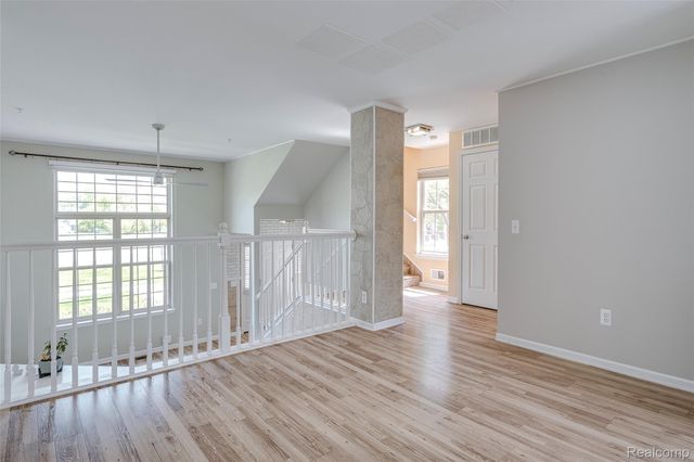 454 Old Pine Way, Walled Lake, MI 48390