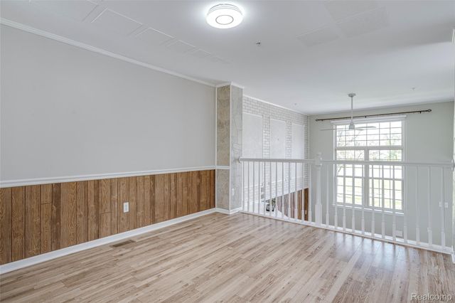 454 Old Pine Way, Walled Lake, MI 48390