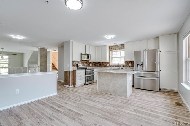 454 Old Pine Way, Walled Lake, MI 48390